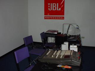 studio.jpg (9996 bytes)